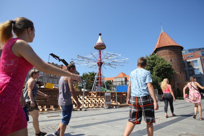 Zdjęcie Budowa karuzeli na Targu Rybnym 1