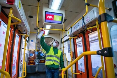 Codzienne, standardowe mycie oraz dezynfekcja gdańskich autobusów i tramwajów