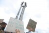 Czarny Poniedziałek Protest Pod pomnikiem Poległych Stoczniowców