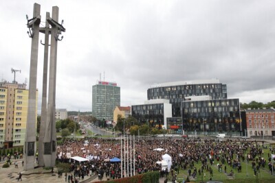 Czarny Poniedziałek Protest Pod pomnikiem Poległych Stoczniowców