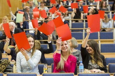 Czy należy pomagać frankowiczom?