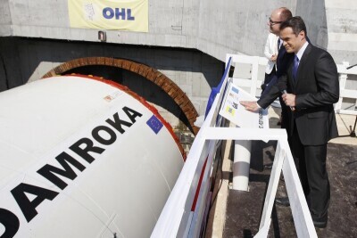 Damroka zaczyna drążyć