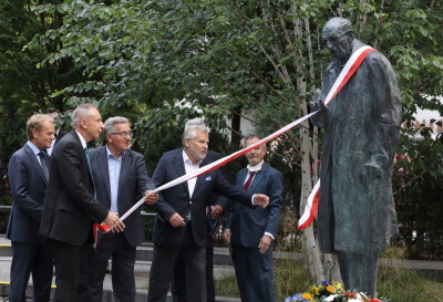 Debata i odsłonięcie pomnika prof. Władysława Bartoszewskiego