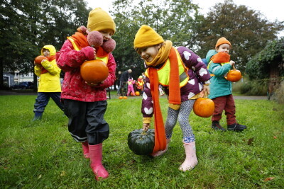 Dynie ozdabiają Gdańsk. Jesienna akcja na placu Kobzdeja
