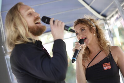 Dźwięki Tality. Koncert w słoneczny dzień na Jarmarku Dominikańskim.