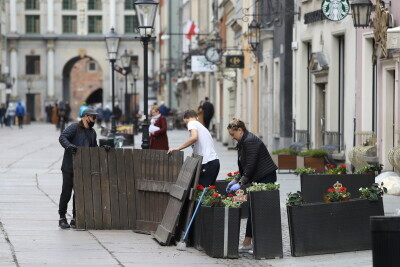 Gdańsk. Restauracje przygotowują ogródki gastronomiczne do otwarcia.