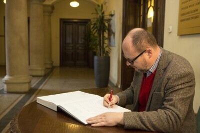 Gdańsk czci ofiary zamachów w Paryżu