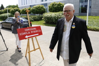 II tura wyborów prezydenckich, otwarcie lokali wyborczych, głosowanie.