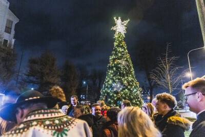 Inauguracja dzielnicowej choinki na Jasieniu z udziałem wiceprezydenta Piotra Grzelaka