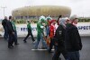 Irlandczycy i Hiszpanie w drodze na stadion