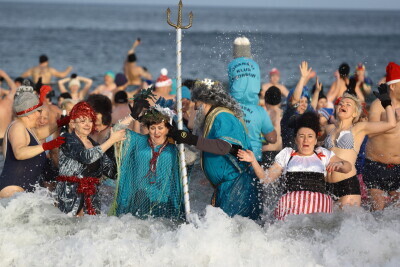 Kąpiel morsów na przywitanie Nowego Roku