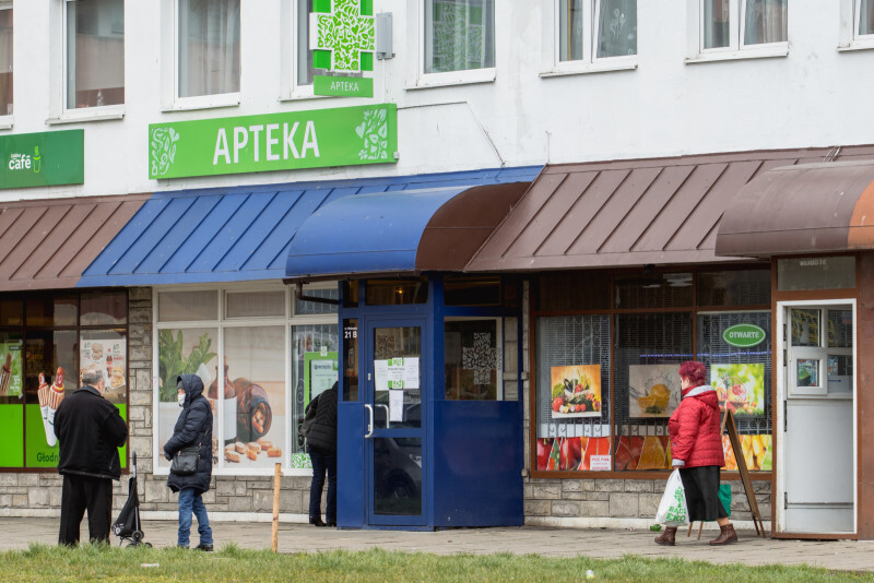 Zdjęcie Kolejki do sklepów, poczty, apteki 1