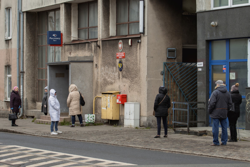 Zdjęcie Kolejki do sklepów, poczty, apteki 3