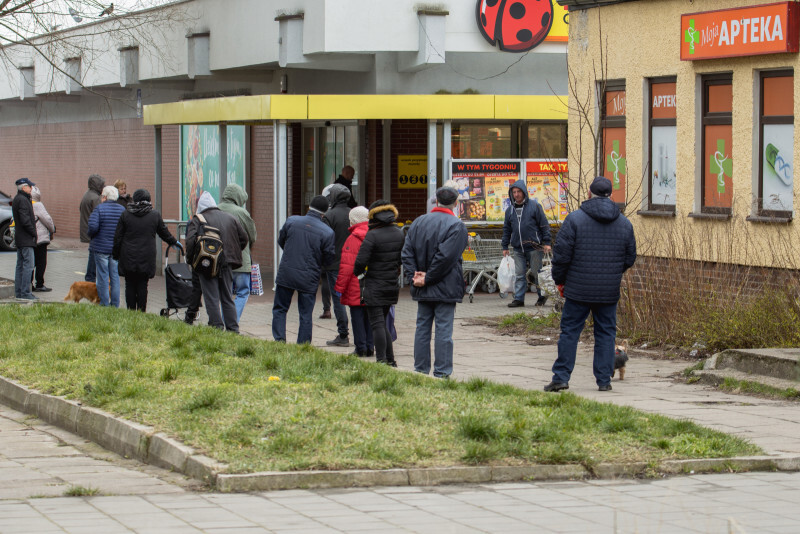 Zdjęcie Kolejki do sklepów, poczty, apteki 5