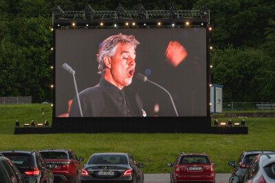 Koncert w kinie samochodowym