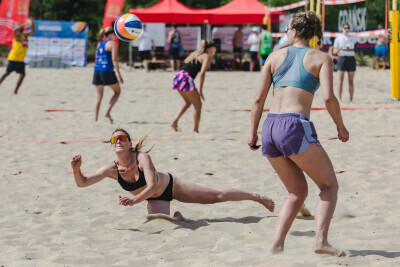 Letnie turnieje siatkówki plażowej na Kąpielisku Morskim w Brzeźnie