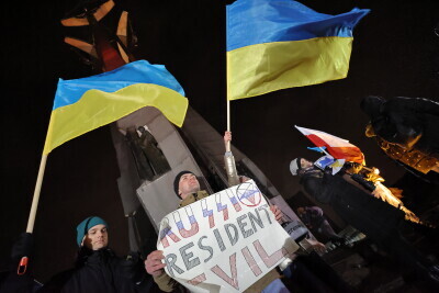 Manifestacja solidarności z Ukrainą na pl. Solidarności.