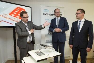 Meble dentystyczne z Gdańska w filmie z Jamesem Bondem