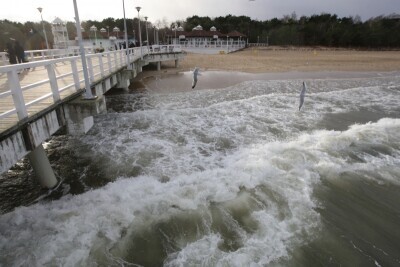 Mocne wianie na Molo w Brzeźnie