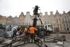 Montaż choinki na Długim Targu i przystrojenie napisu Gdańsk