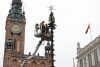 Montaż choinki na Długim Targu i przystrojenie napisu Gdańsk