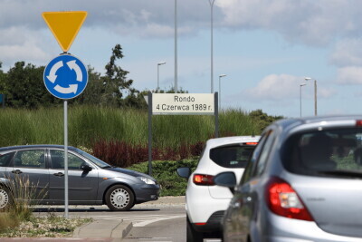 Montaż tablicy z nazwą Ronda 4 czerwca 1989