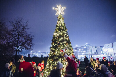 Na Biskupiej Górce rozbłysła choinka