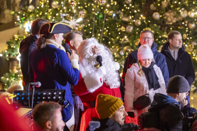 Na Długim Targu rozbłysła choinka
