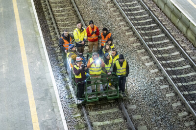 Nocny przejazd drezyną po linii PKM w ramach 33. Finału WOŚP