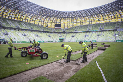 Nowa murawa na derby z Arką