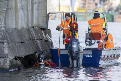 Nurkowie badają stan Mostu Siennickiego