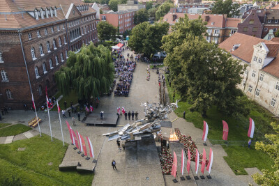  Obchody 86. rocznicy wybuchu II wojny światowej.Nz. Uroczystość na placu Obrońców Poczty Polskie