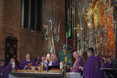 Obchody grudnia 70 i poświęcenie bursztynowego ołtarza
