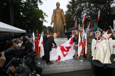 Odsłonięcie pomnika ks. Henryka Jankowskiego