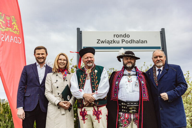 Zdjęcie Odsłonięcie tablicy na rondzie Związku Podhalan 15