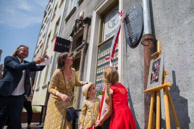 Odsłonięcie tablicy upamiętniającej Marka Mazura