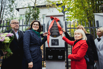 Odsłonięcie tablicy upamiętniającej honorową obywatelkę Gdańska