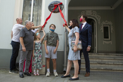 Odsłonięcie tablicy upamiętniającej spotkanie opozycjonistów