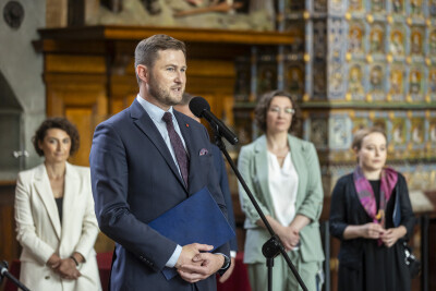 Oryginalne gdańskie kafle wróciły do Dworu Artusa