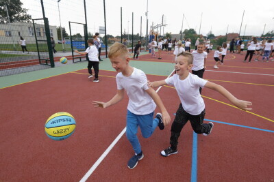 Otwarcie Boiska w Szkole Podstawowej 82