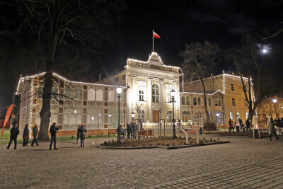 Otwarcie Domu Zdrojowego w Brzeźnie, odpalenie iluminacji świątecznych na budynku.