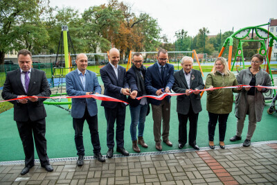 Otwarcie boiska szkolnego i placu zabaw