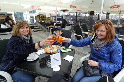 Otwarte gródki, restauracje po zniesieniu obostrzeń wywołanych epidemią koronawirusa