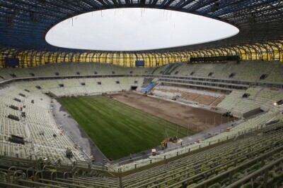 PGE Arena - położono już połowę murawy