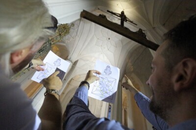 Pierwsze złote gwiazdy na sklepieniu Bazyliki Mariackiej