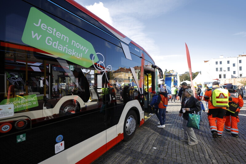 Zdjęcie Piknik rodzinny – powitanie autobusów elektrycznych w Gdańsku. 12