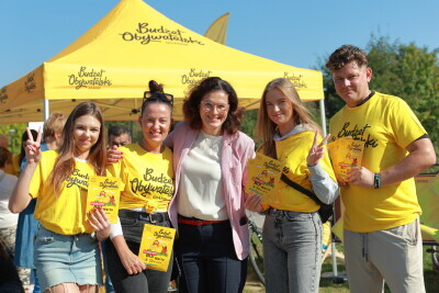  Piknik rodzinny z Budżetem Obywatelskim na deptaku prowadzącym do molo w Brzeźnie