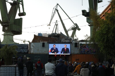 Plenerowa transmisja oficjalnej debaty kandydatów przed drugą turą wyborów prezydenckich