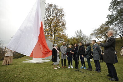 Podniesienie flagi na Górze Gradowej