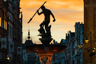 Pomarańczowy Neptun w geście solidarności z osobami z SM